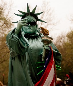 Living statue