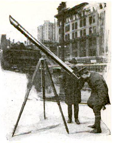 Telescope_on_street_corner_sidewalk_new_york