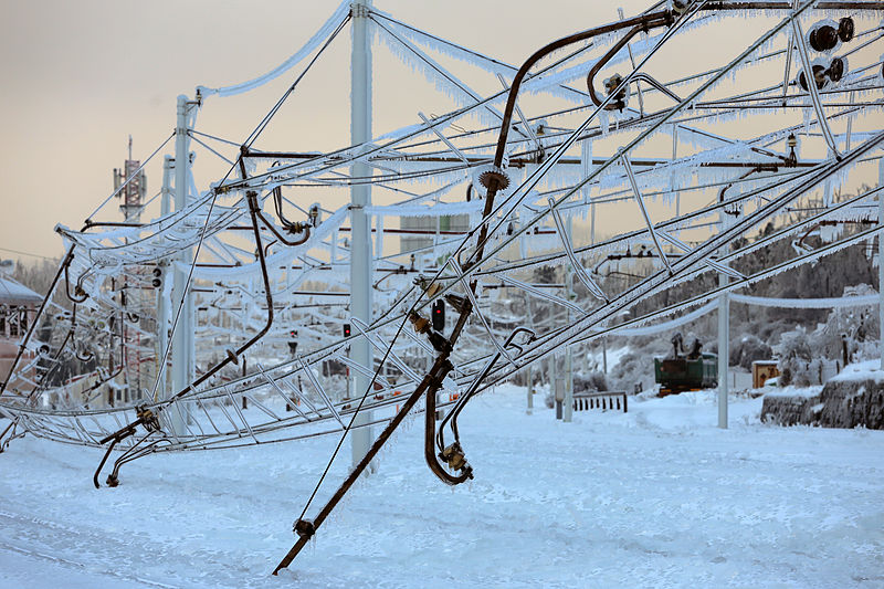 Sleet_damage_at_Postojna_train_station