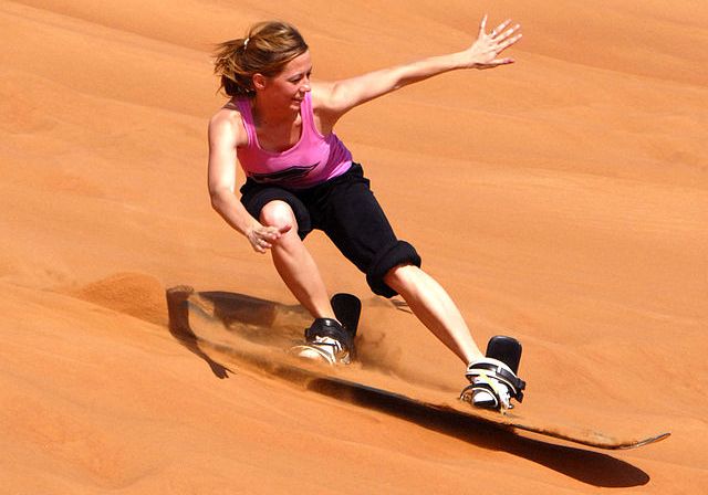 640px-Sandboarding_in_Dubai