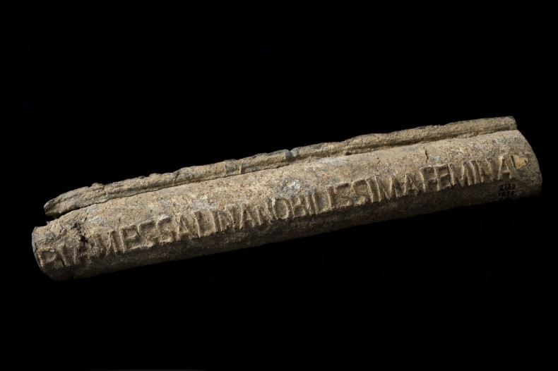 Lead_water_pipe,_Roman,_20-47_CE_Wellcome_L0058475