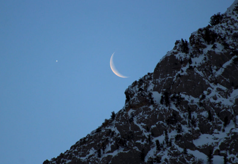 crescent-moon-and-mountainside